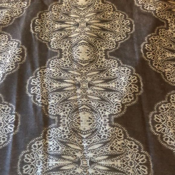 Chico’s Lacey jacquard wrap scarf gray one size fringe edge NWT - Picture 9 of 12